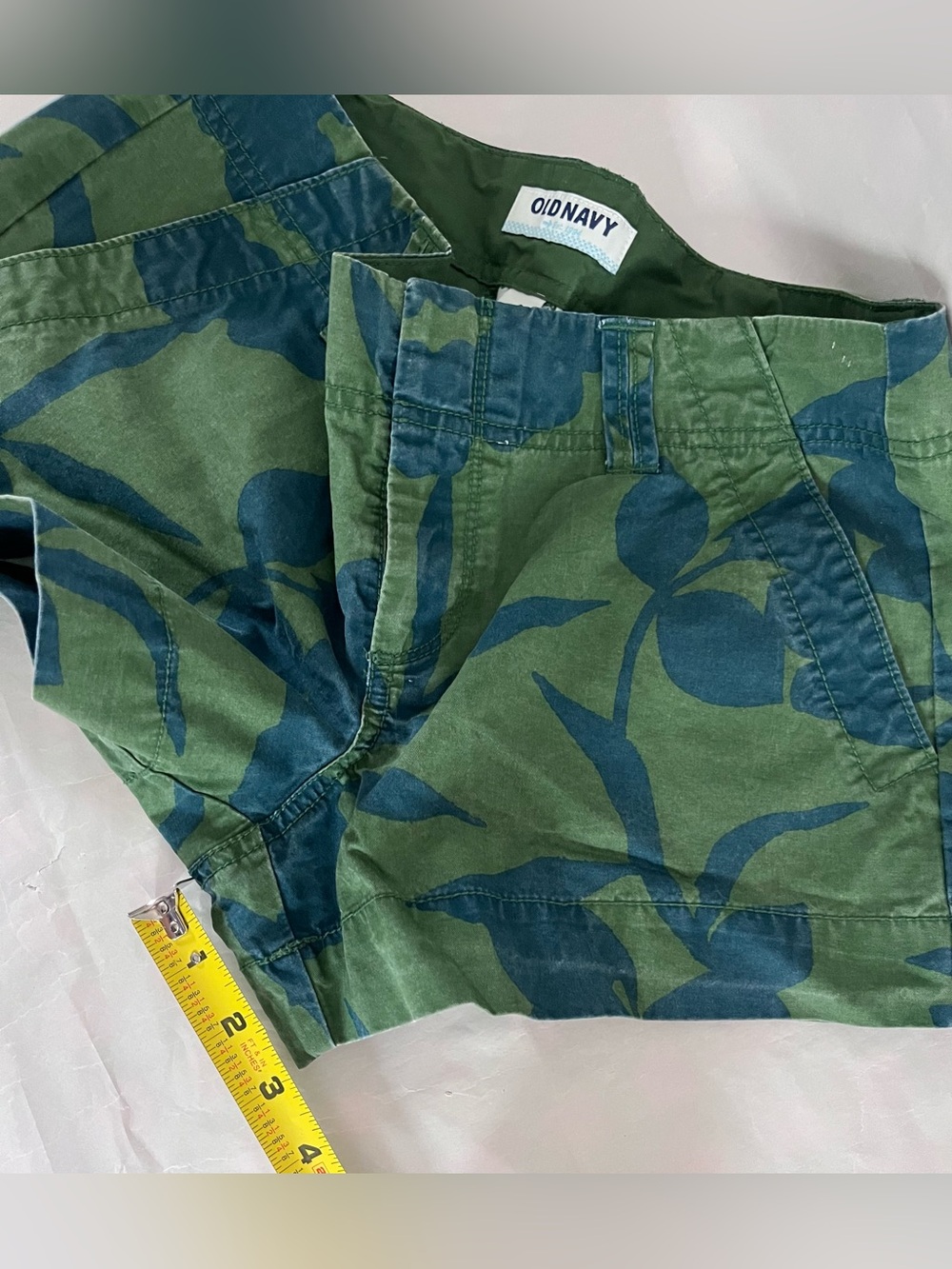 Old Navy Green Safari / Burmuda Shorts with Blue Floral Print Size 4 Low Rise - Picture 9 of 10